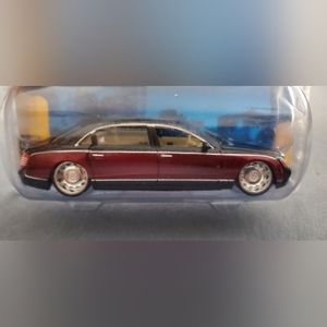 Hot Wheels Maybach 62 Dropstars Collectible Car Phat Lip Wheels Dk Blue/Burgundy